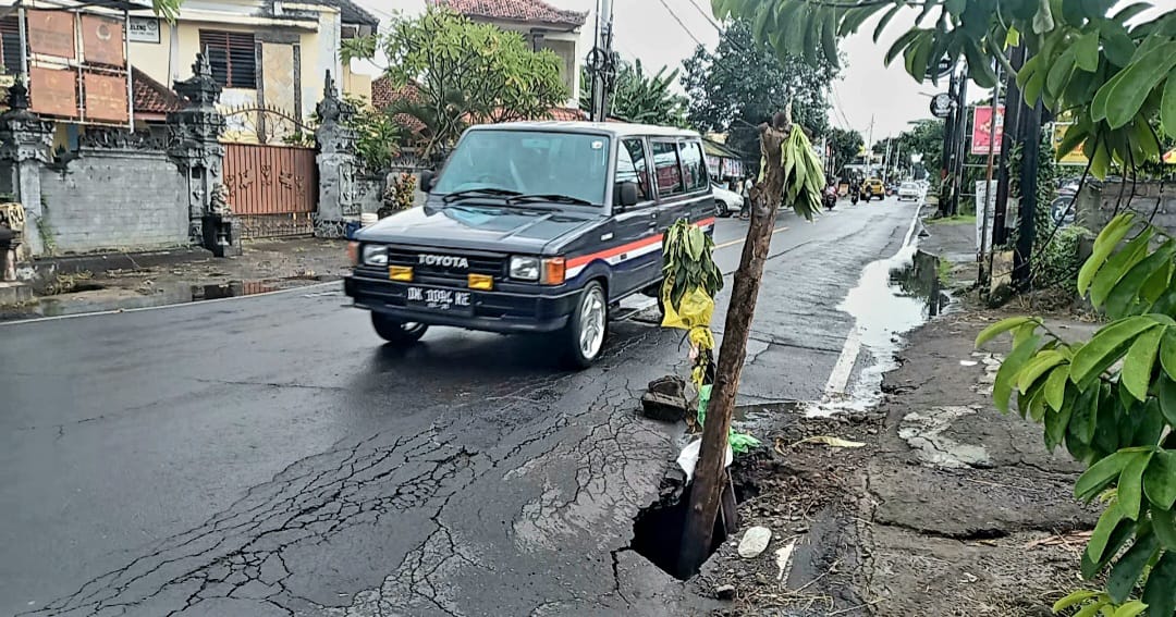 jalan berlubang