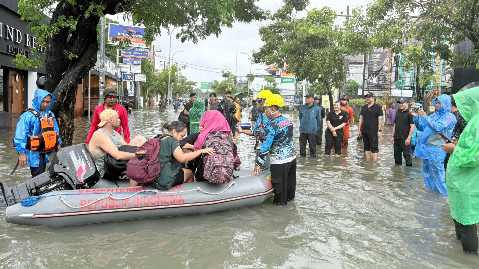 Tinjau Banjir Kuta 
