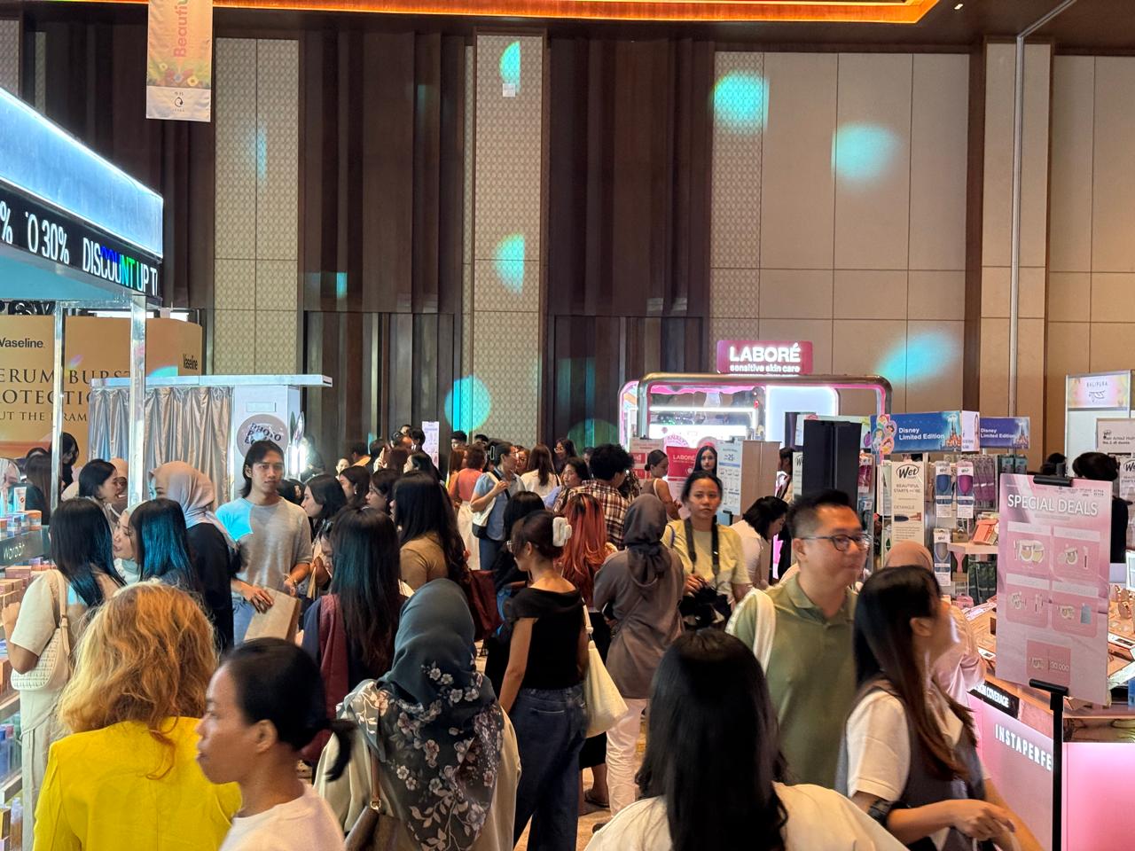 pameran kecantikan