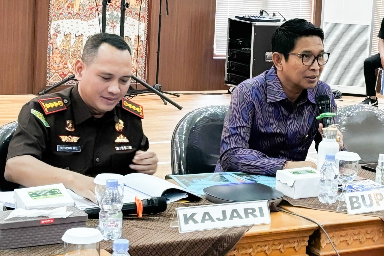 Bupati Badung I Wayan Adi Arnawa (kanan) dan Kajari Badung Sutrisno Margi Utomo