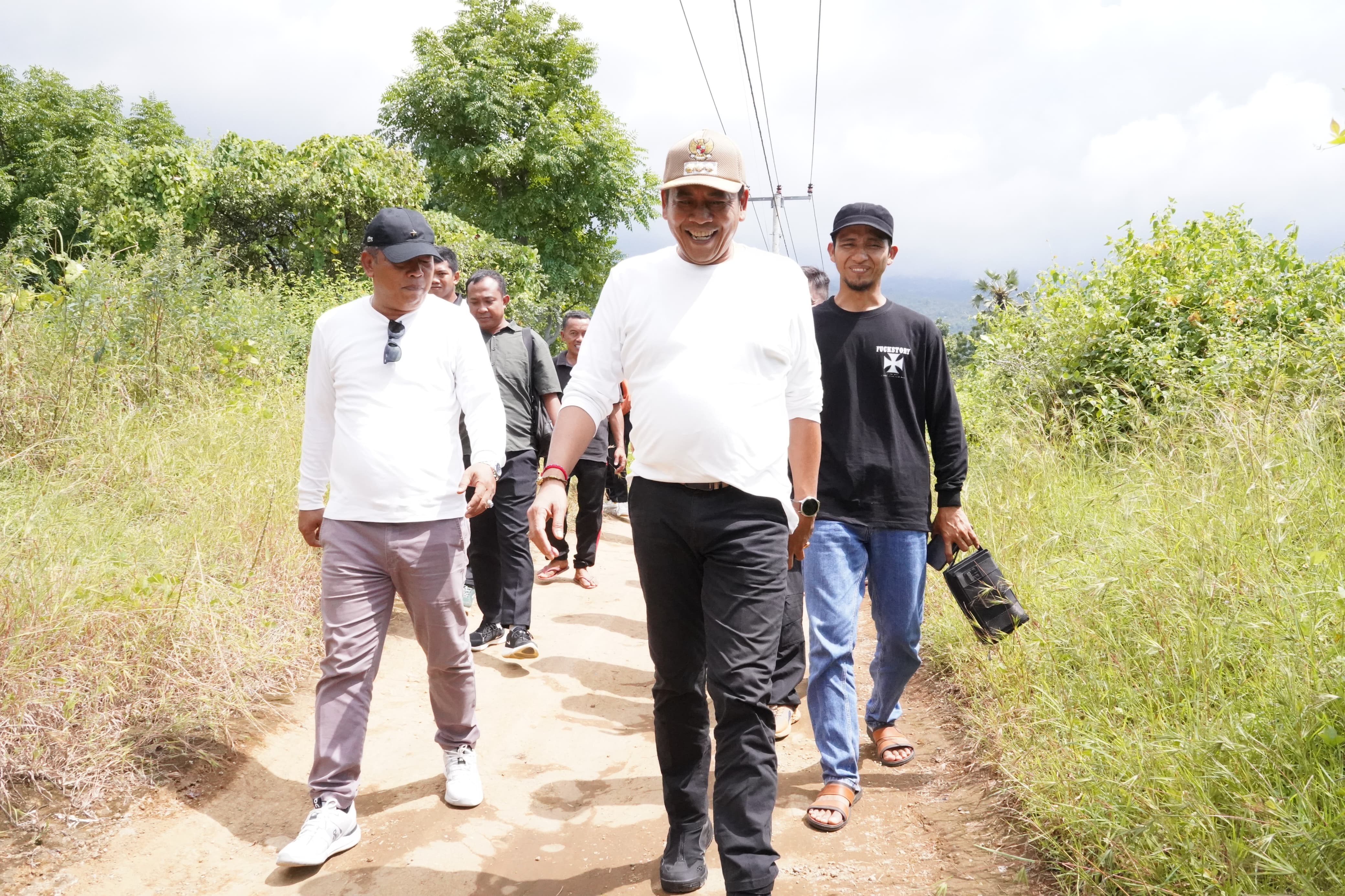 meninjau akses jalan