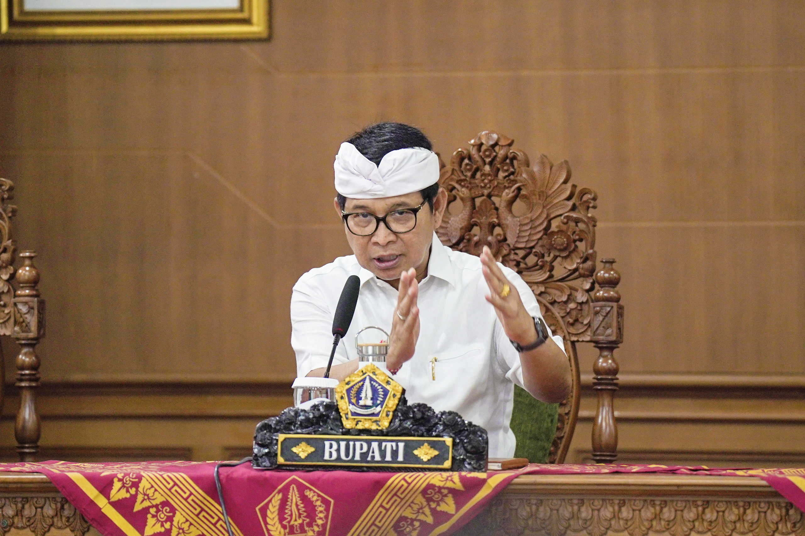 Bupati Adi Arnawa