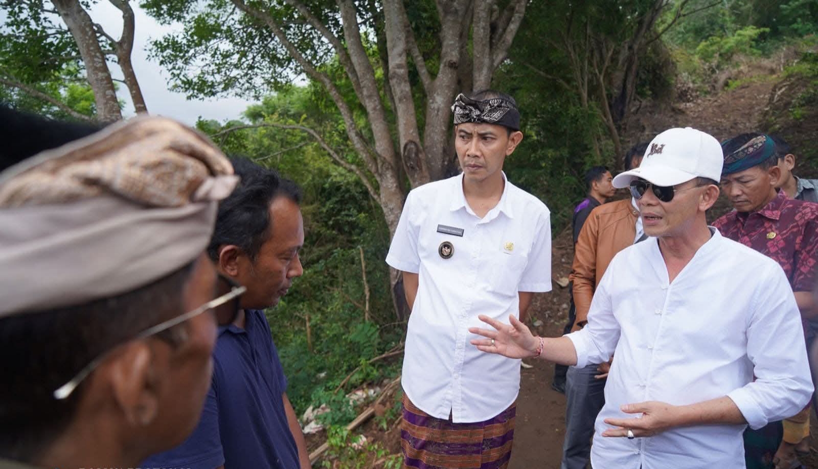 Bupati Satria sidak proyek tak berizin