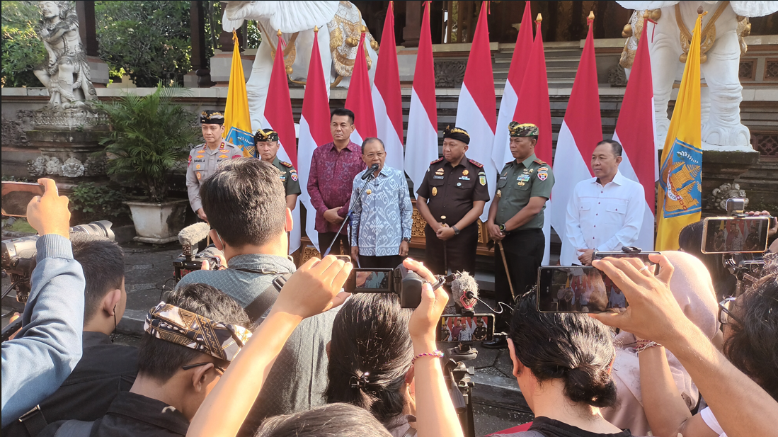 konfrensi pers terkait ormas