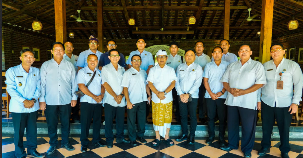 Bupati Wayan Adi Arnawa