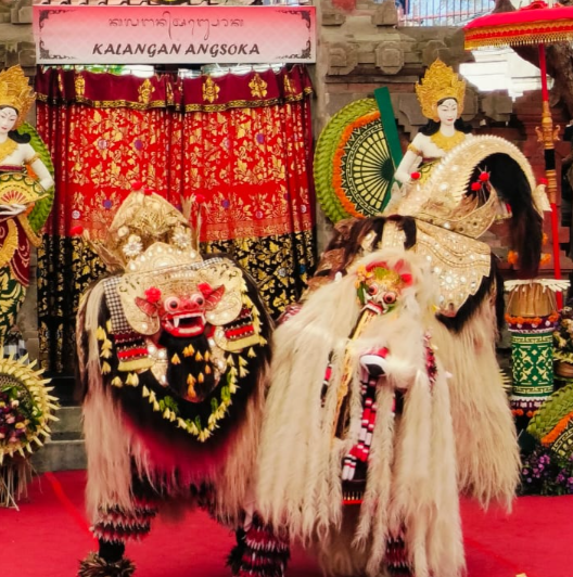Tarian sakral "Napak Pertiwi"