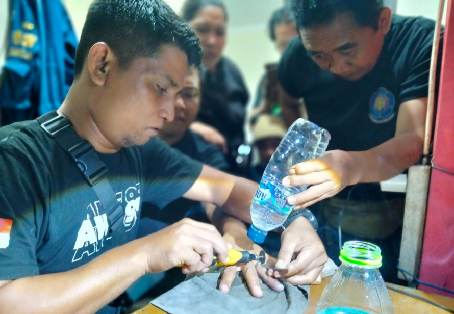 Damkar lepas cincin