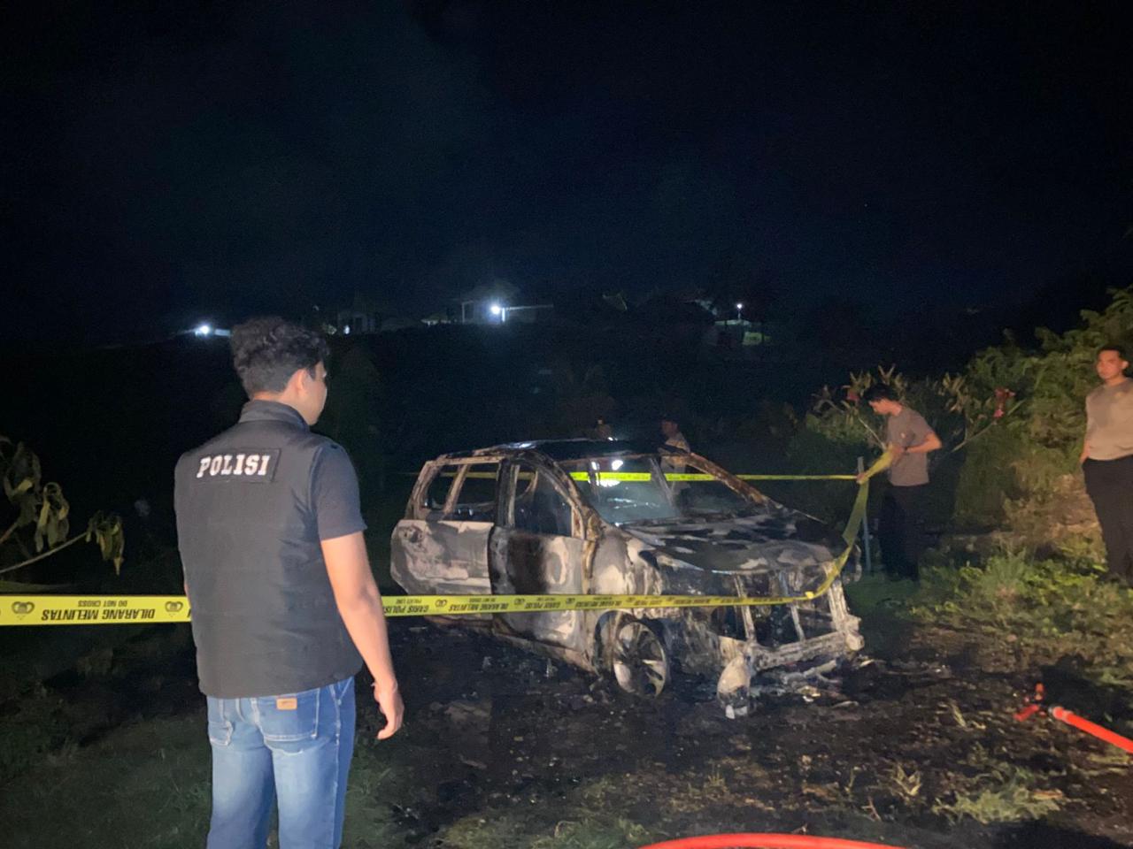 mobil terbakar