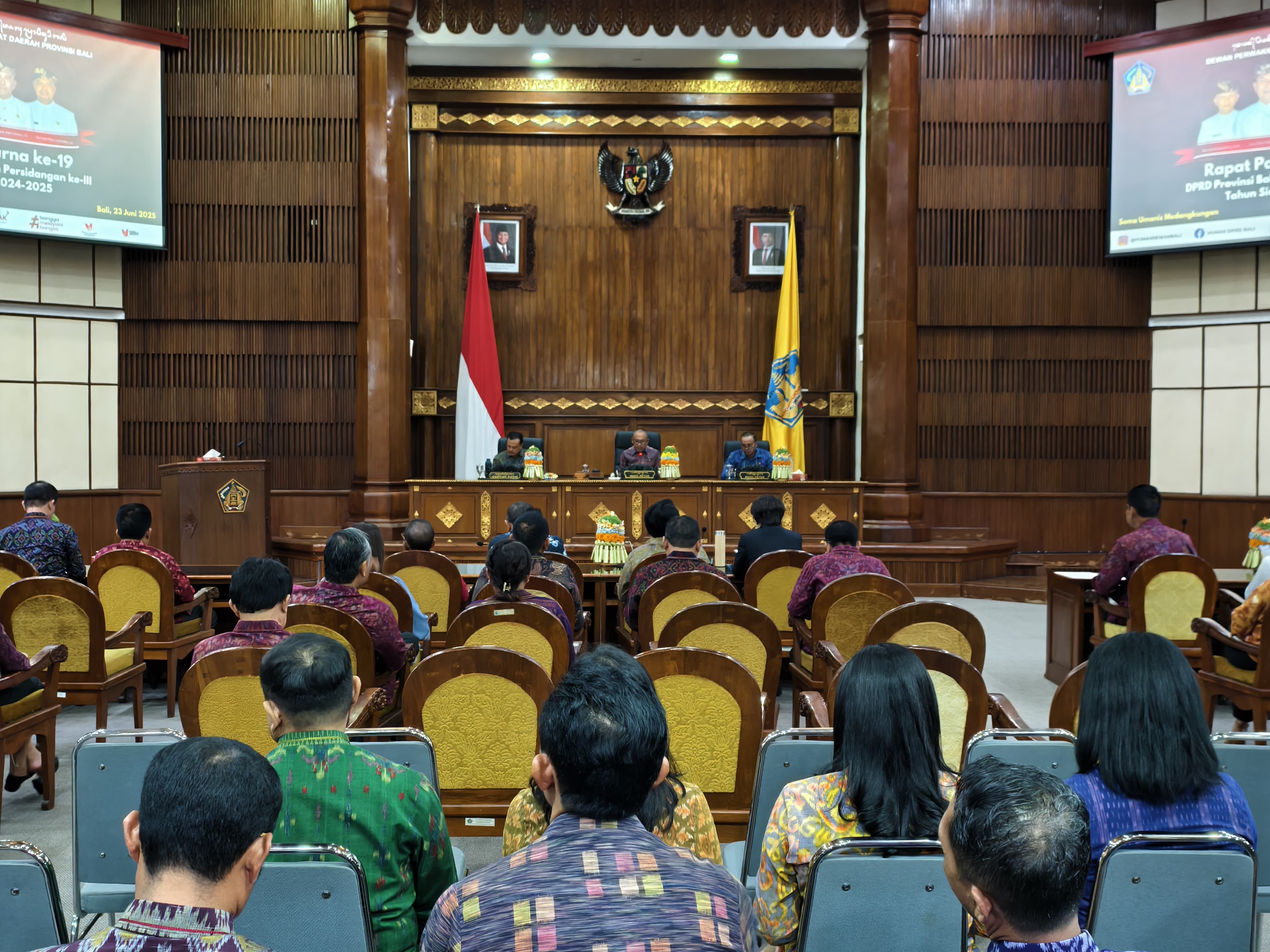 rapat paripurna