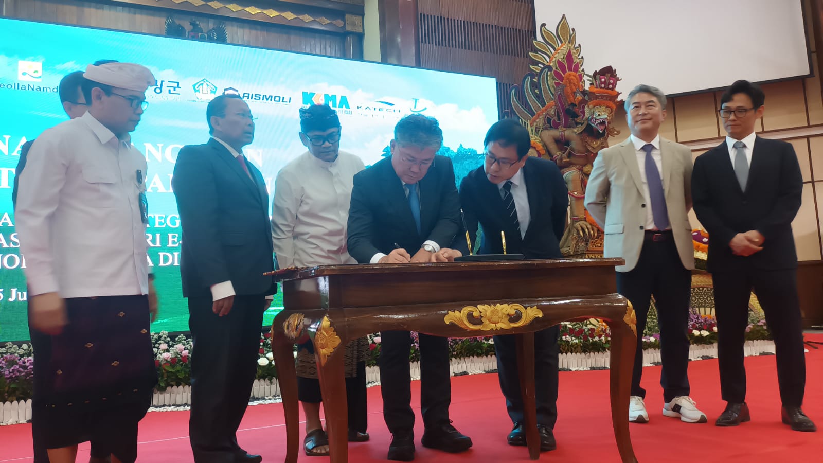  kerjasama industri e-mobility