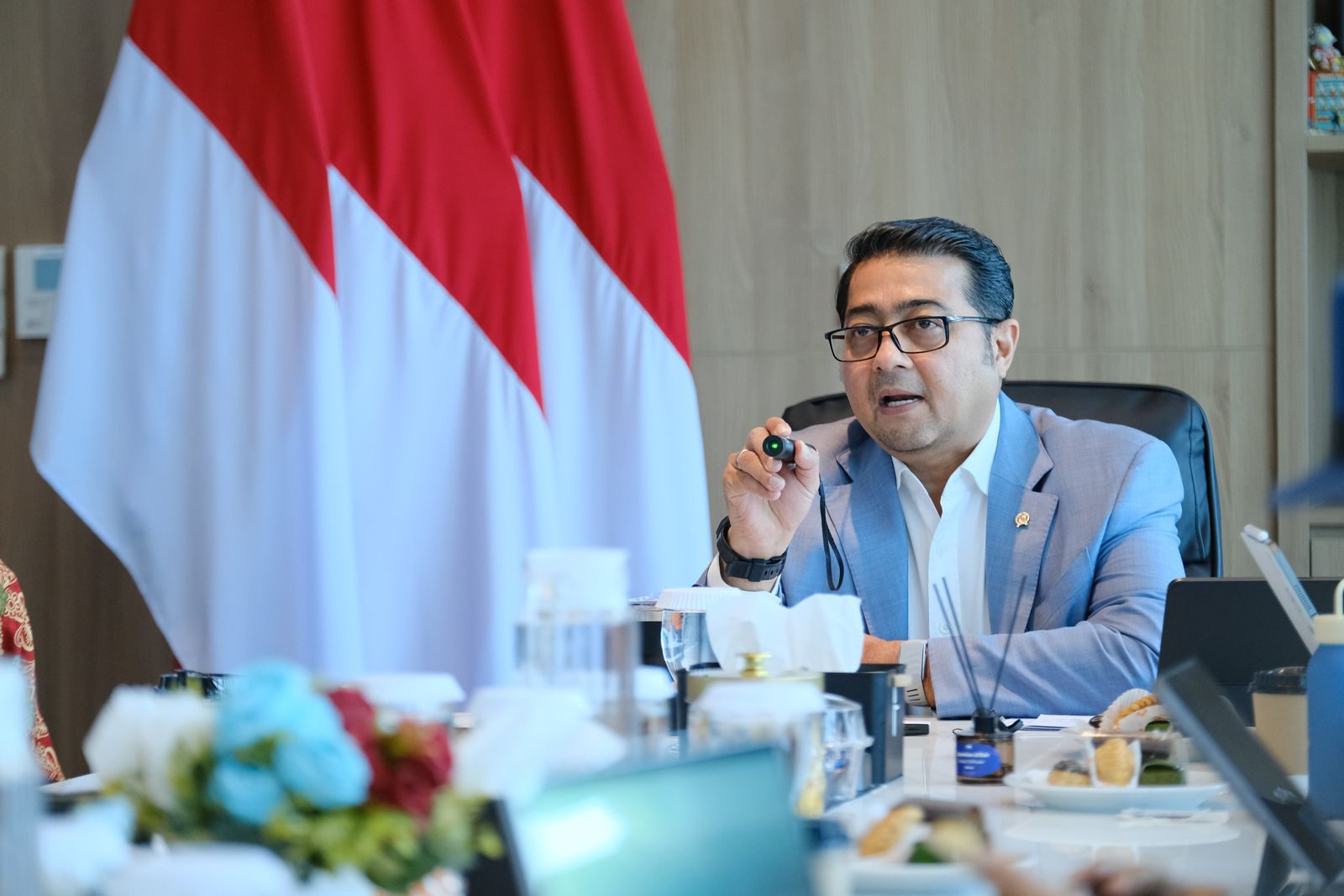 Teuku Riefky Harsya