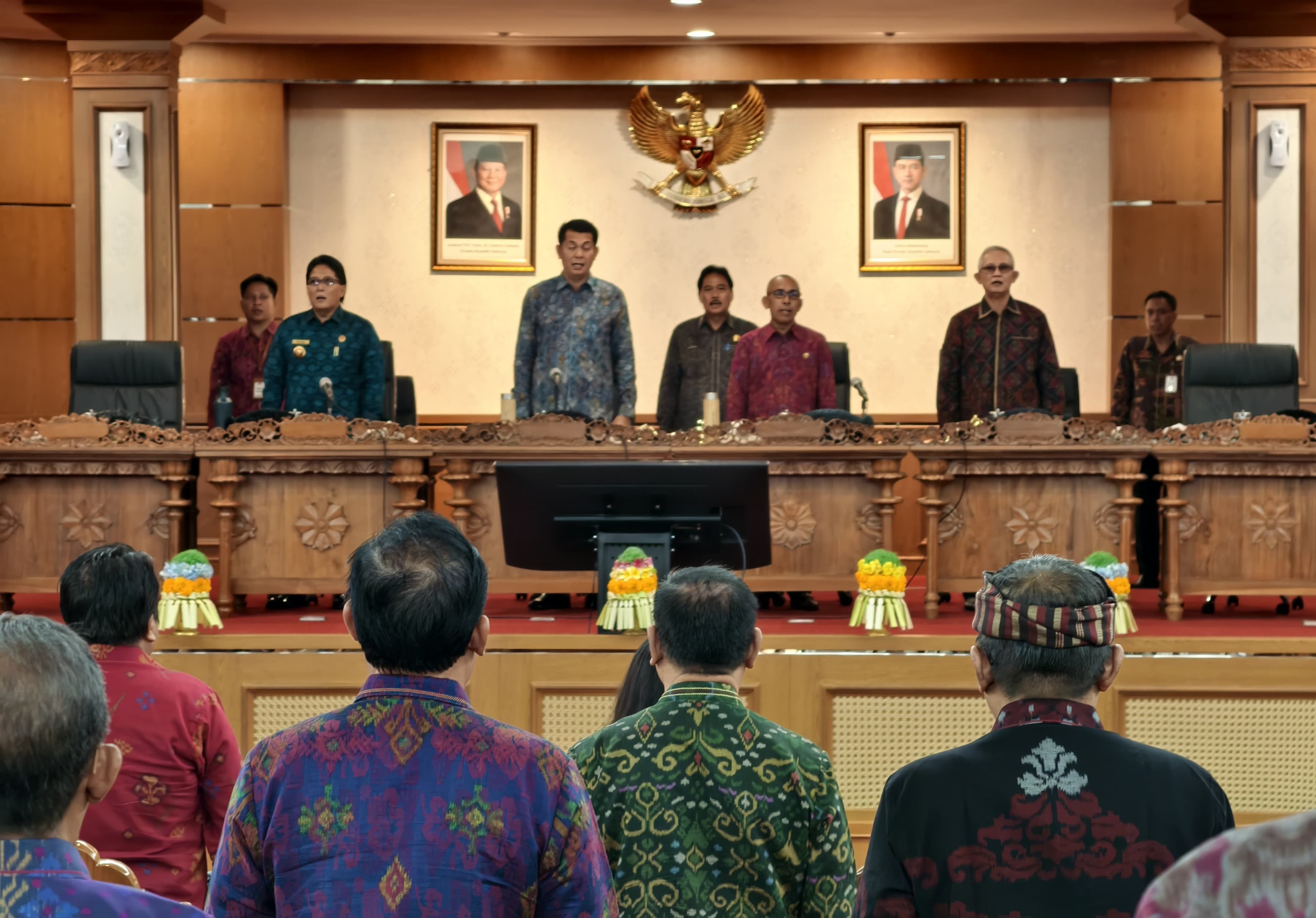 rapat paripurna