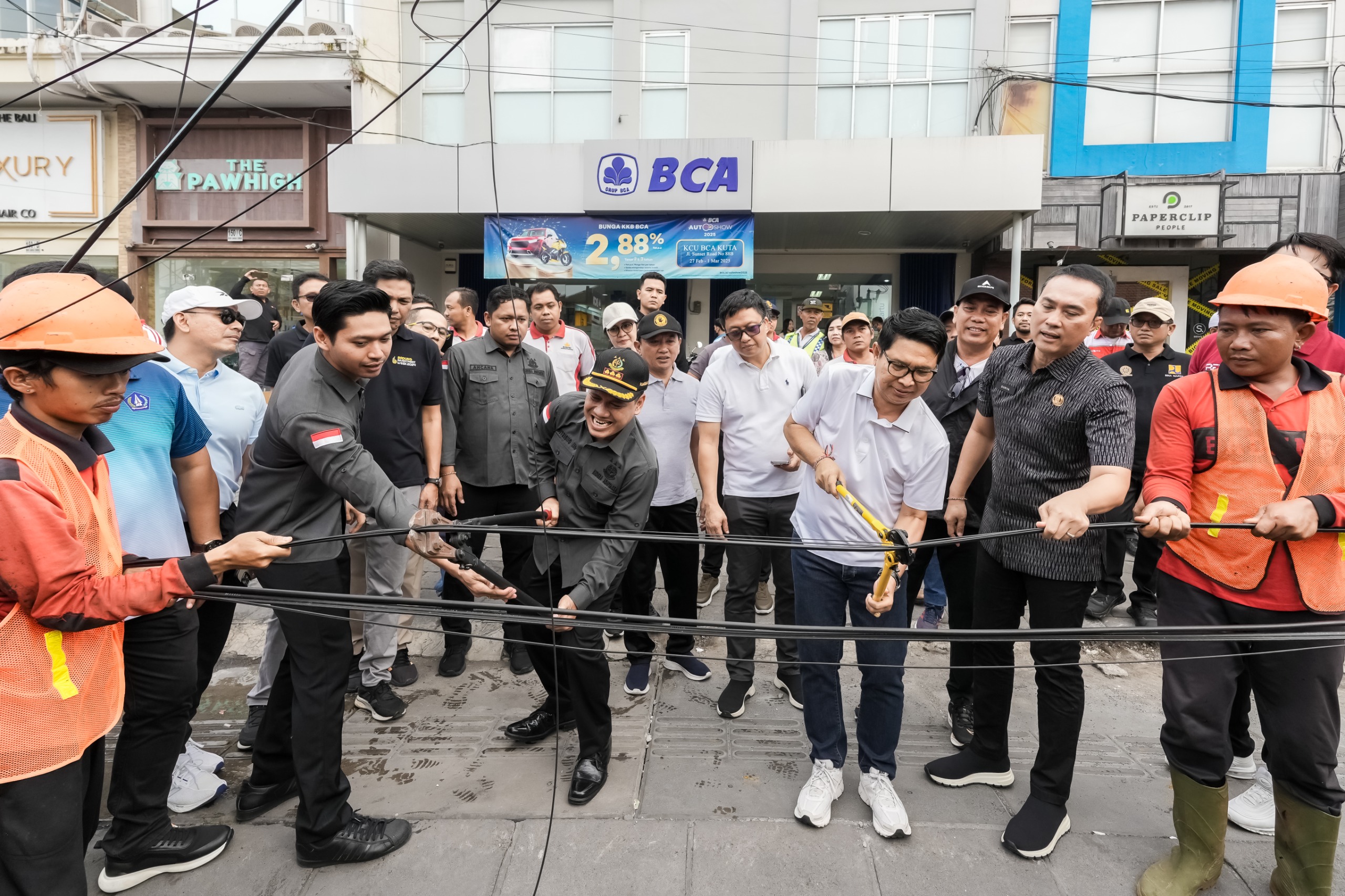 penertiban kabel di Badung