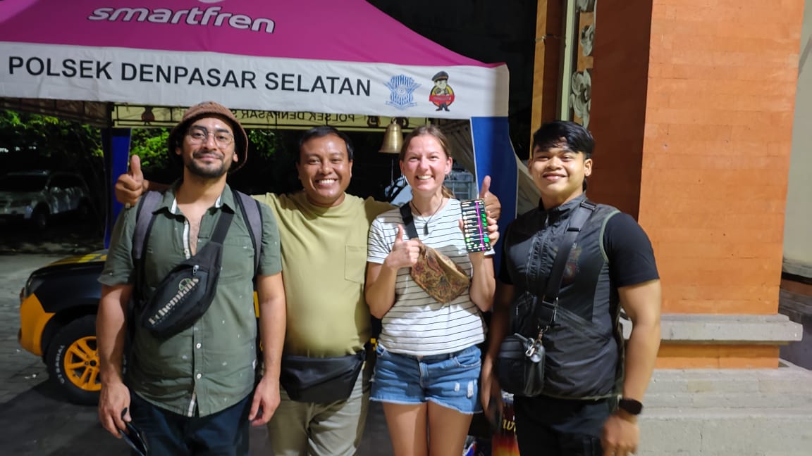 Kamin Natalija (35) saat melapor di Polsek Denpasar Selatan