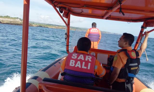 Selfie di Tebing, Turis India Terhempas Ombak