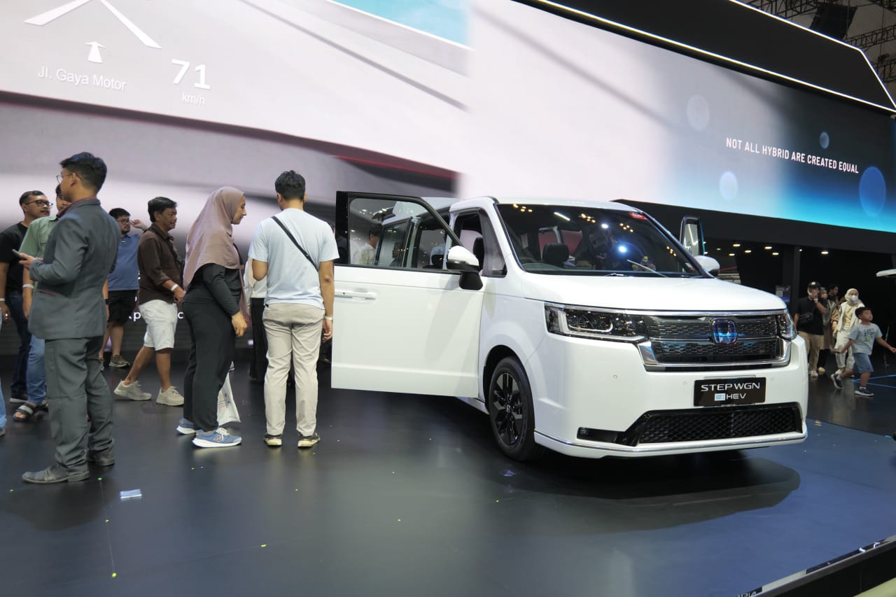 Honda STEP WGN e:HEV 