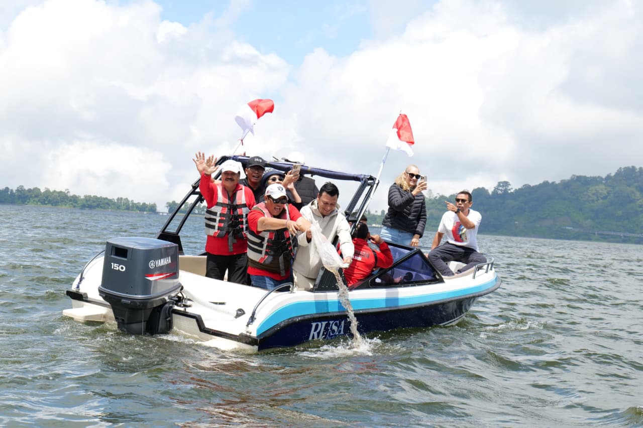tebar benih ikan