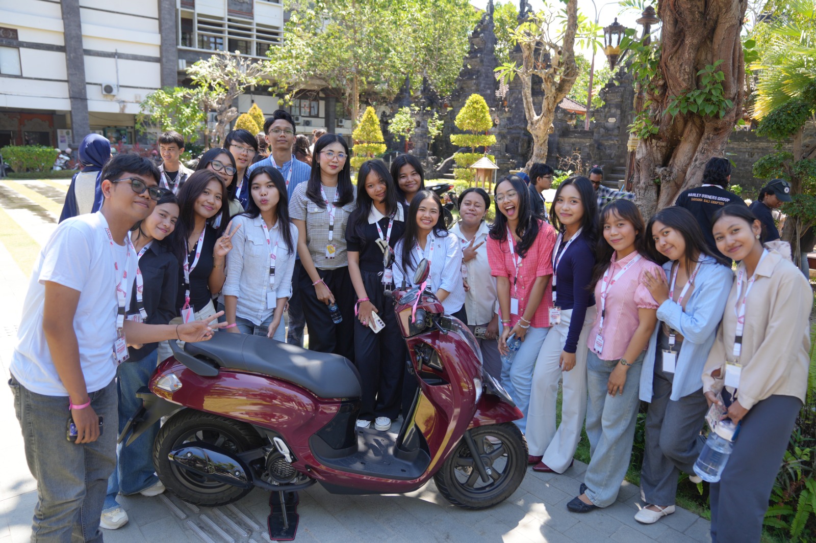 goes to kampus