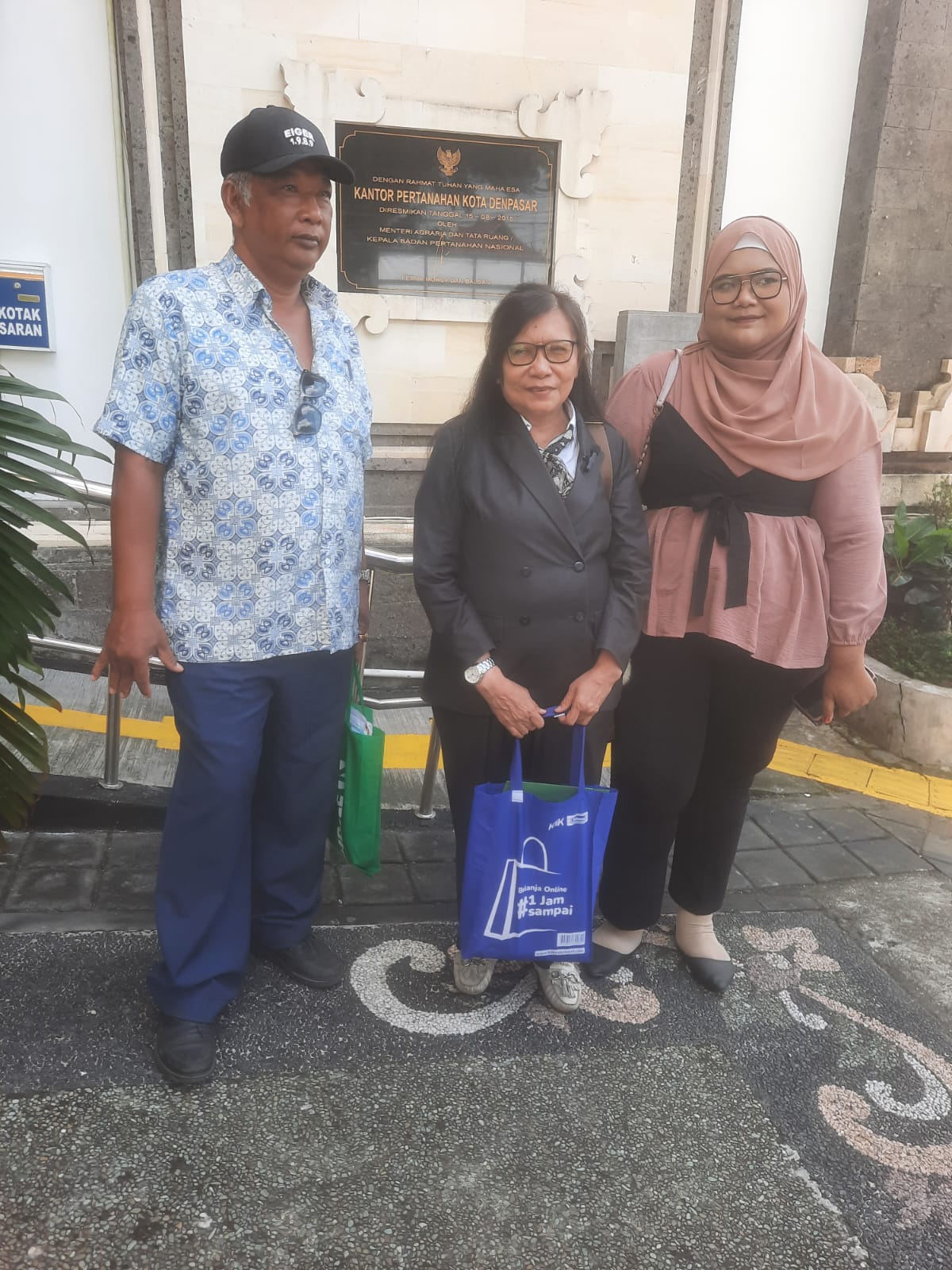 Nyoman Kemuantara dan  Siti Sapurah, SH (Ipung) 
