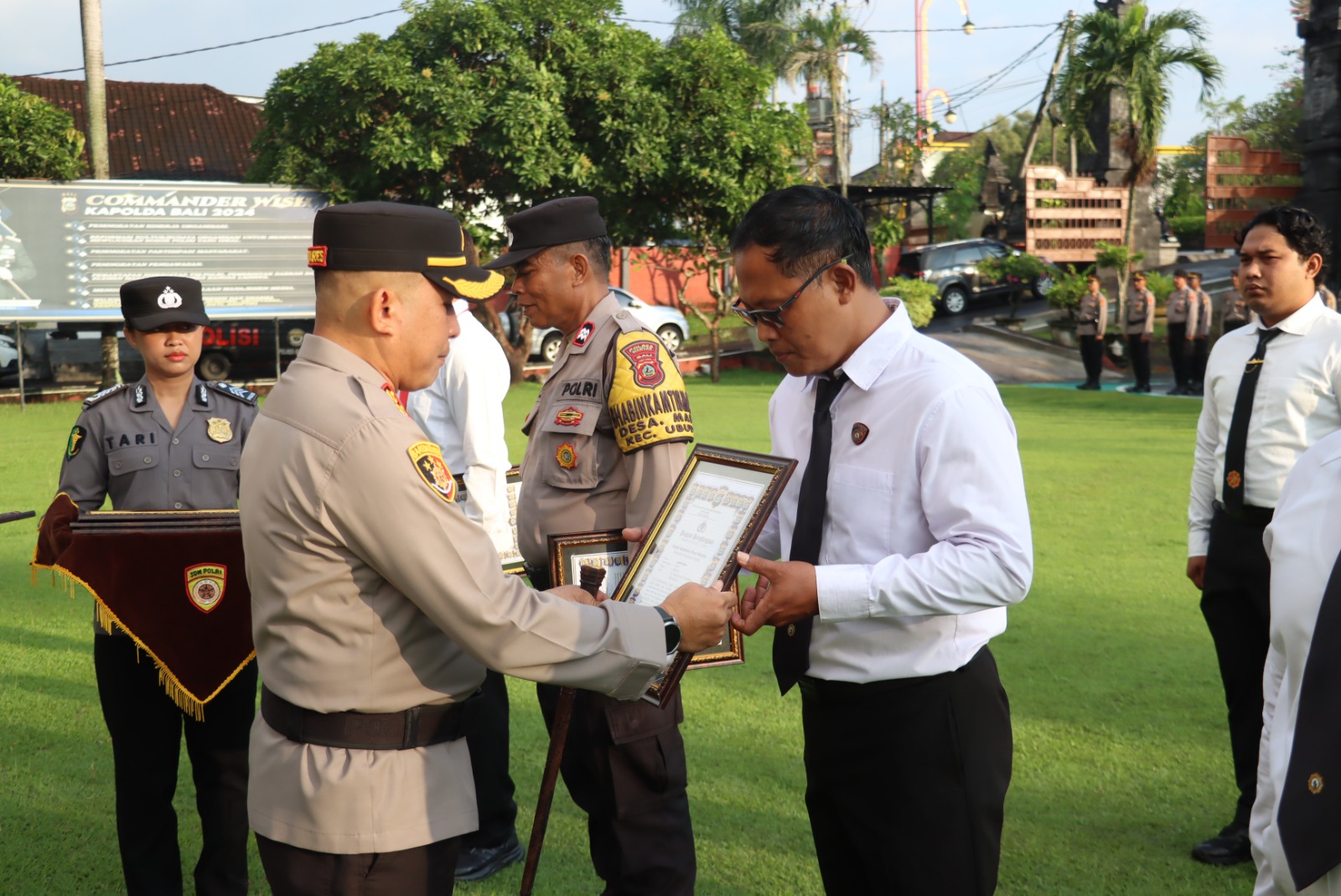 polisi terima reward