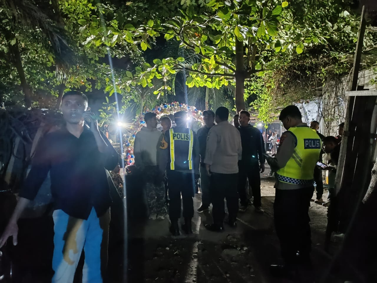 insiden pelemparan batu