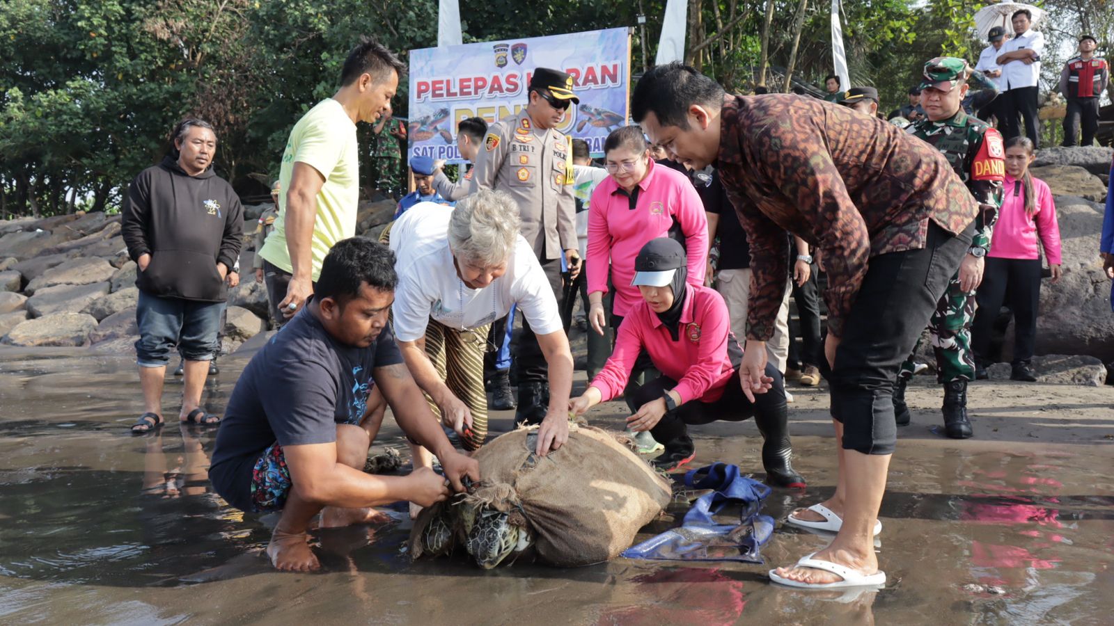 LEPASLIARKAN PENYU