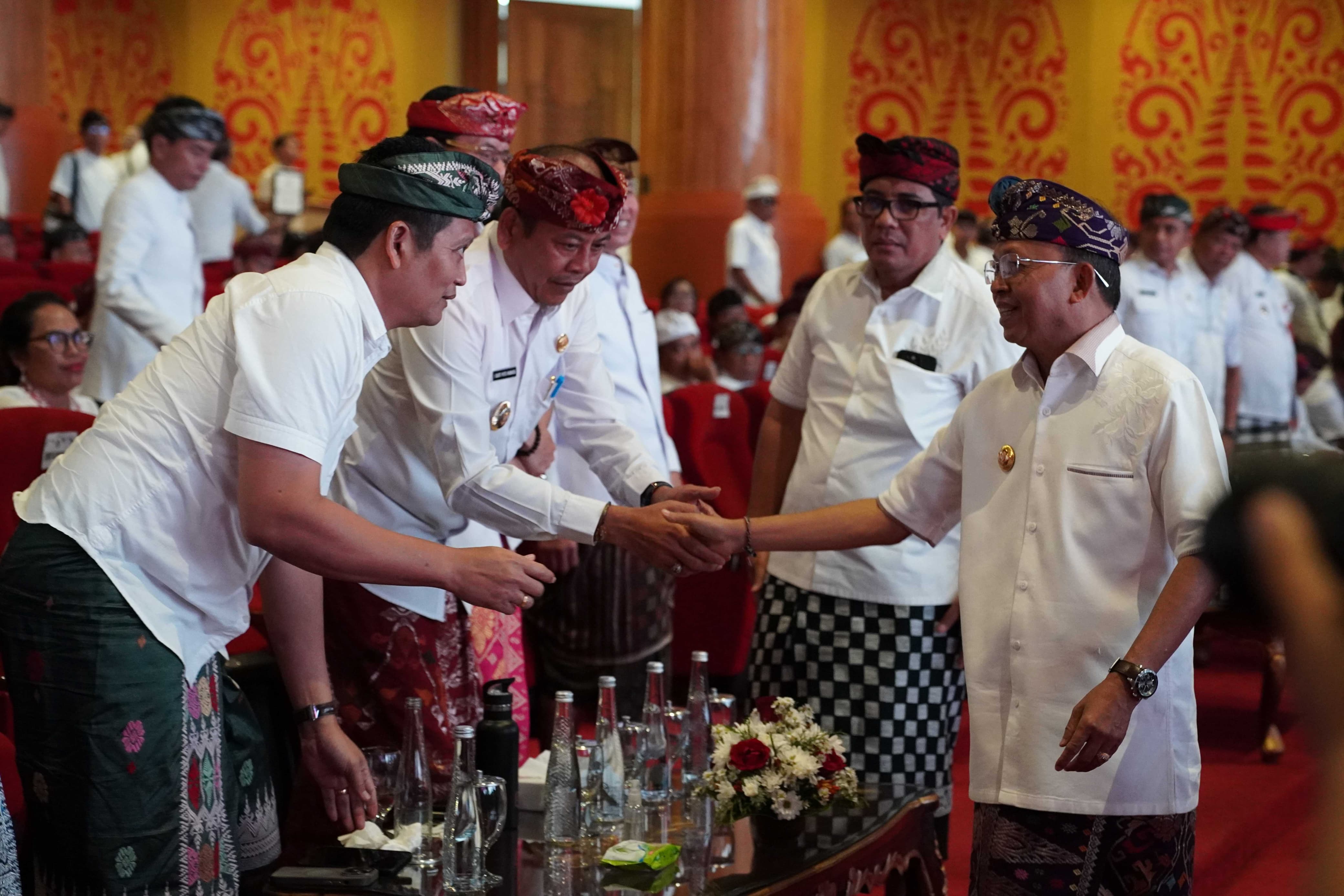 Bupati dan Wabup Karangasem
