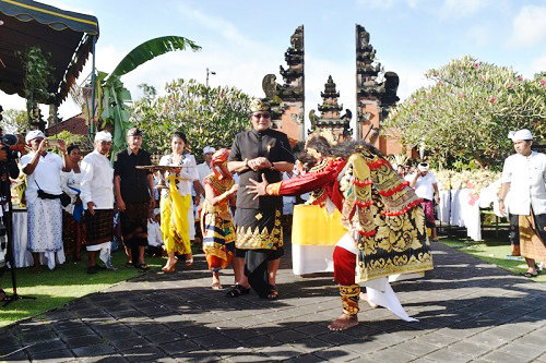 Sapuh Leger 
