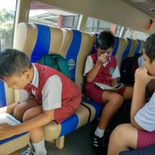 bus sekolah