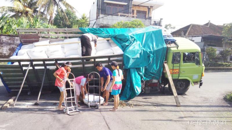 Lagi Truk  Terjebak Bekas  Galian IPAL Bali  Tribune