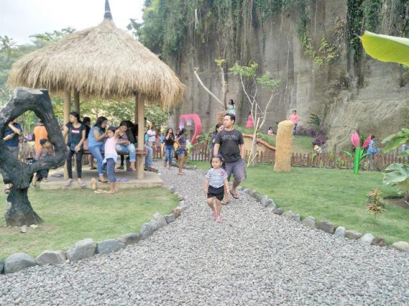 Liburan Hari Raya Kuningan Wisatawan Penuhi Obyek Wisata Liburan Hari Raya Kuningan Wisatawan Penuhi Obyek Wisata