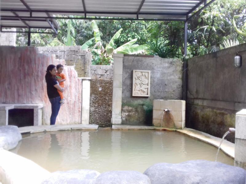 Pemandian Air Panas Pikat Wisatawan Asing | Bali Tribune