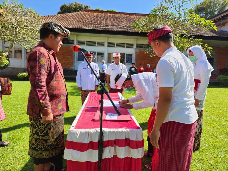 Bupati Sedana Arta Lantik Dan Ambil Sumpah Pejabat Fungsional | Bali ...