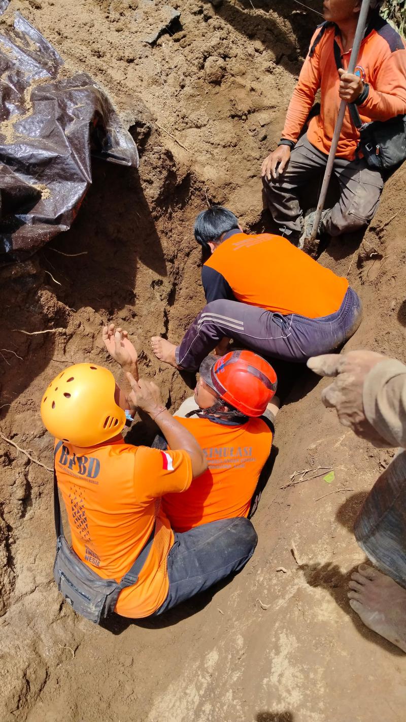 Sempat Dilarikan ke RS, Nyawa Satu Pekerja Korban Longsor Sukawati Tak Terselamatkan
