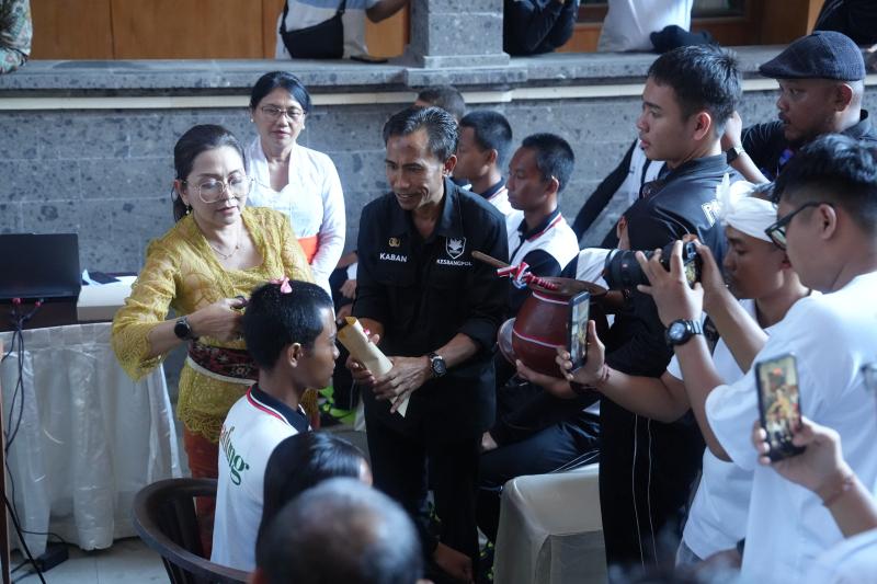 Potong Rambut Paskibraka Badung Dibumbui Pesan Antinarkoba, Penguatan Karakter Jadi Sorotan