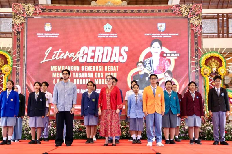 Dikukuhkan sebagai Bunda Literasi, Bunda Rai Wahyuni Sanjaya Dorong Generasi Tabanan Gemar Membaca