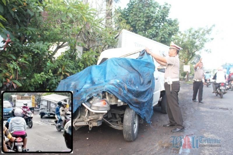 Kecelakaan Maut Mobil Box  Seruduk Truk  Fuso Bali  Tribune