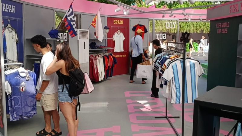 Wisatawan Buru Merchandise Piala Dunia 2026