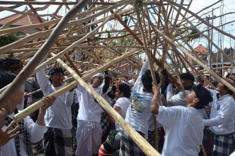Berawal dari Perayaan Kemenangan Perang, Tradisi Mekotek Digelar Setiap Hari Raya Kuningan