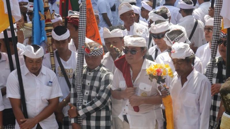 Tradisi Ngerebek Keris Ki Baru Gajah Warnai Hari Raya Kuningan di Kediri