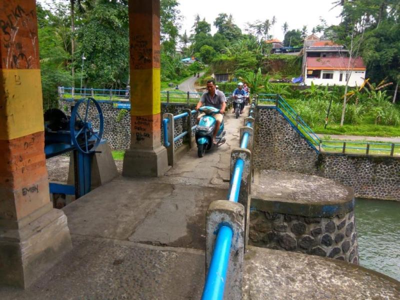 Dambakan Jembatan Musim Hujan Mobil Tidak  Bisa  Seberangi 