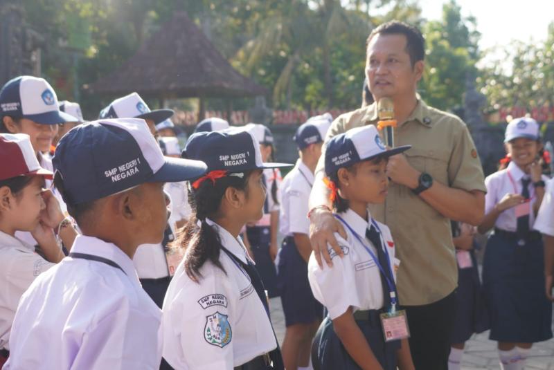 Bupati Kembang Minta MPLS di Jembrana Bebas Perploncoan