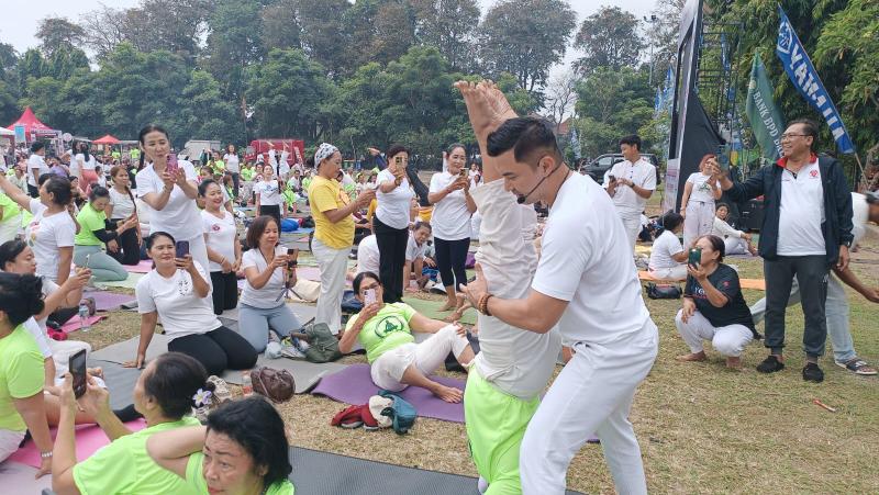 Ribuan Peserta Ikuti Yoga Massal Festival Gerbang Nusantara