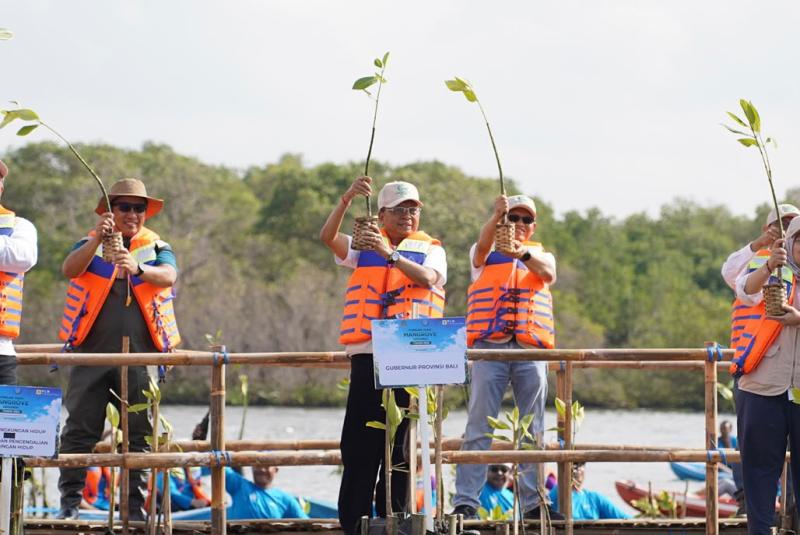 Perkuat Ekosistem Pesisir Bali, Gubernur Dorong Gerakan Tanam Mangrove Setiap Bulan