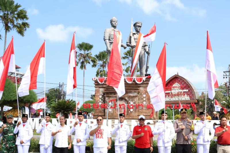 Bentangkan Merah Putih 100 Meter Kobarkan Semangat Kemerdekaan