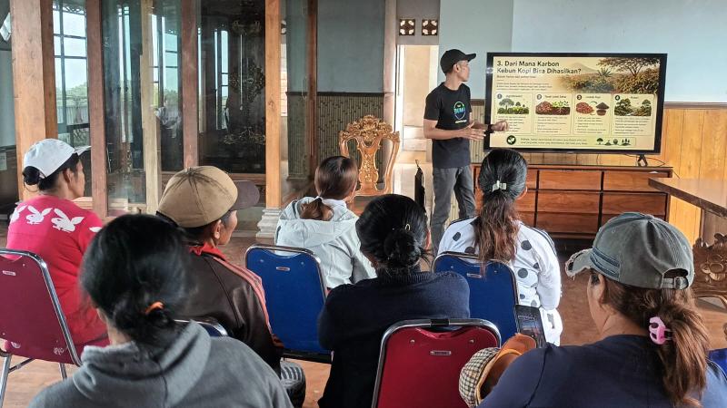 Petani Kopi Perempuan di Catur Diedukasi Perdagangan Karbon