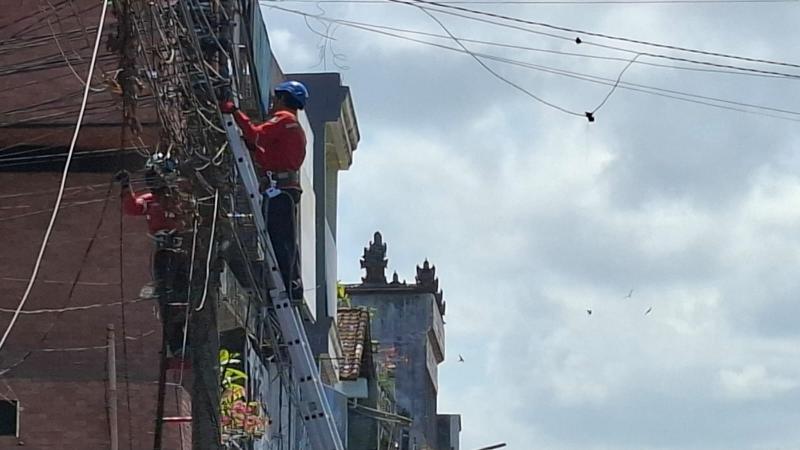 Pemkab Tabanan Bakal Tata Kabel Semrawut Usai Perda SJUT Ditetapkan