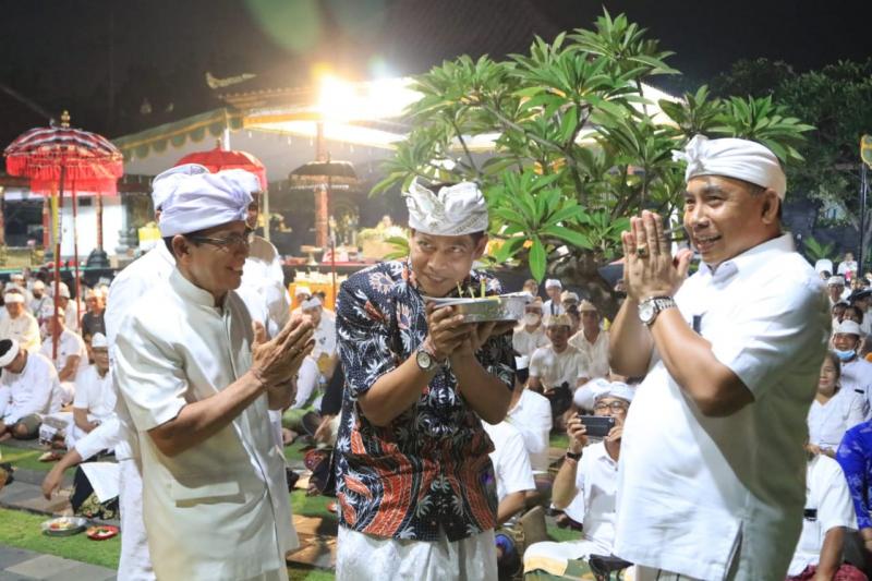 Bupati Tamba Didaulat Jadi Pembina Umat Hindu Jawa Timur | Bali Tribune