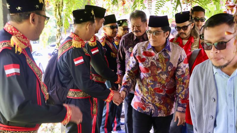Hadiri Ketog Semprong Festival, Wagub Giri Prasta Ajak “Nyama Selam” Candikuning Bersama Merawat Bali