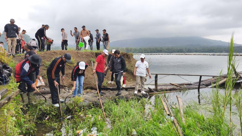 Aksi Bersih Sampah Kawasan Danau Batur Libatkan Lima Ribu Peserta